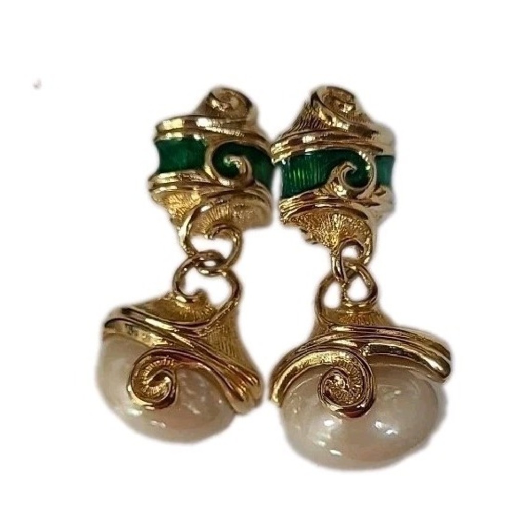 Vintage Gold Tone Emerald Green Enamel Faux Pearl Clip On Drop Dangle Earrings